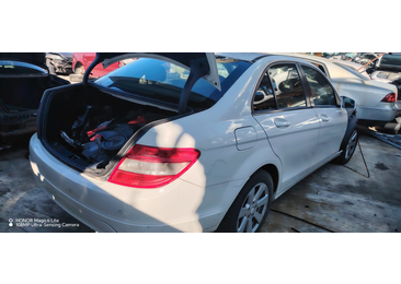 Mercedes Benz C-Class W204/S204 (2007 - 2012) - miniatura 4
