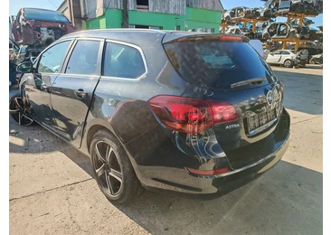 Opel Astra J (2009 - 2012) - miniatura 1