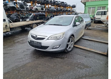 Opel Astra J (2009 - 2012) - miniatura 1