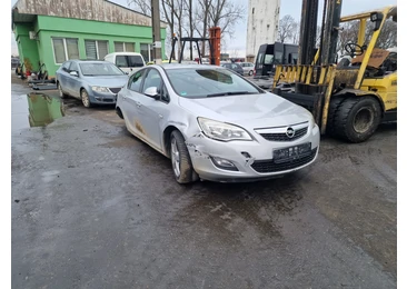 Opel Astra J (2009 - 2012) - miniatura 3