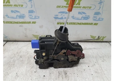 Broasca dreapta fata 4e1837016 Audi A3 8P/8PA (facelift) (2004 - 2008)