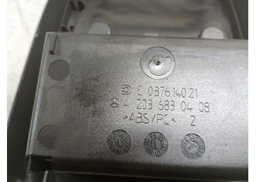 Consola centrala a2036830408 Mercedes Benz C-Class W203 (2000 - 2004) - miniatura 3