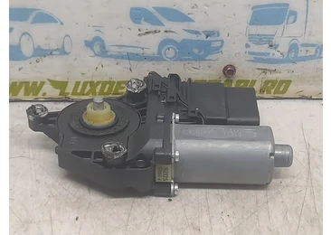 Motoras geam dreapta spate 0130821430 Volkswagen Golf 5 (2003 - 2009)