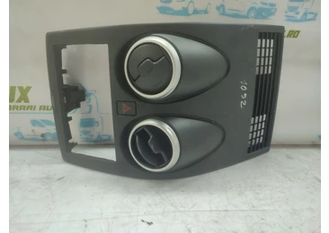 Grila ventilatie bord p10381a77100 Nissan Qashqai 2 J11 (2013 - 2020) 1.6 dci R9M