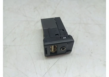 Slot USB 86190-0d030 Toyota Avensis 3 T27 (facelift) (2011 - 2015) 2.0 D-4D 1AD-FTV 1AD-FTV