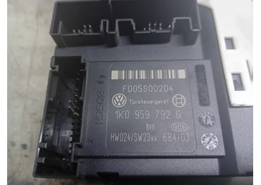 Motoras geam dreapta fata 1k0959702K Volkswagen Golf 5 (2003 - 2009) - miniatura 3