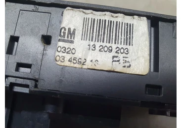 Panou butoane 13209203 Opel Astra H (2004 - 2007) - miniatura 3