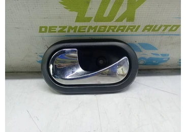Maner interior stanga spate 8200733848 Dacia Duster 1 (facelift) (2013 - 2017) 1.5 dci k9k666 k9k666