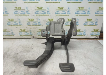 Pod pedalier 8200386509b Dacia Logan 1 (2004 - 2008) k9k792