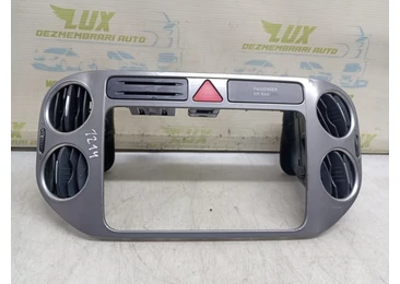Grila ventilatie bord 5M0858071K Volkswagen Tiguan 1 (5N) (2007 - 2011) 2.0 tdi 2.0 tdi CBAB