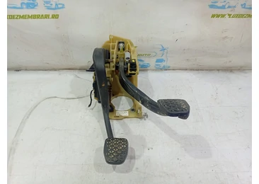 Pod pedalier 6759948 BMW Seria 5 E60/E61 (2003 - 2007) 2.5 d M57D25O1 M57D25O1