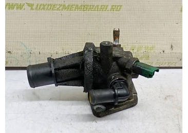 Carcasa termostat 55182499 Opel Corsa D (2006 - 2011) - miniatura 2