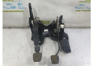 Pod pedalier 13252175 Opel Astra J (2009 - 2012) a17dtr