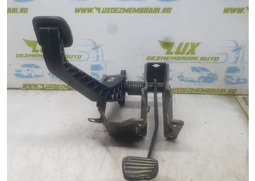 Pod pedalier 8200215958 Dacia Logan 1 (2004 - 2008) 1.4 mpi K7J710