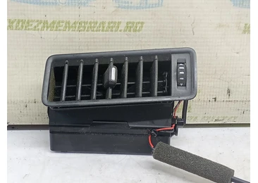 Grila ventilatie bord 4E0819703C Audi A8 D3/4E (facelift) (2005 - 2007) 3.0 tdi ASB