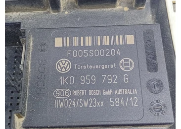 Motoras geam dreapta fata 1K0959702 Volkswagen Golf 5 (2003 - 2009) - miniatura 3