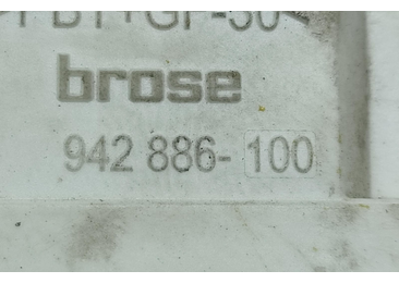 Motoras geam dreapta spate 942886100 Volkswagen Touareg 2 (7P) (2010 - 2014) 3.0 tdi 3.0 tdi CASA