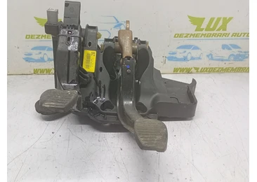 Pod pedalier 55703354 Opel Corsa D (2006 - 2011)