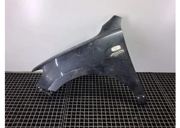 Aripa stanga fata Toyota Avensis 2 T25 (2002 - 2006)