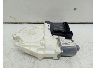 Motoras geam dreapta fata 1K5837402AH Volkswagen Golf 5 (2003 - 2009) 1.9 tdi BLS