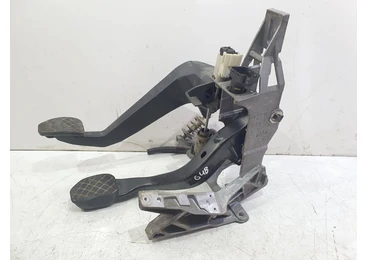 Pod pedalier 8e1721117d Audi A4 B7 (2004 - 2008) 2.0 tdi BPW