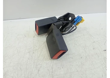 Pretensioner a1768600469 Mercedes Benz GLA-Class X156 (2013 - 2017) OM651.930