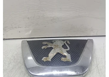 Emblema logo 7415A104-01 Peugeot 4007 1 (2007 - 2012) 2.2 hdi
