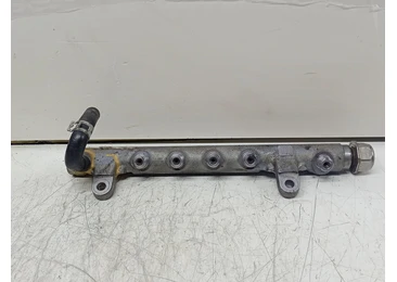 Rampa injectoare 03L130089 Volkswagen Passat B7 (2010 - 2015)