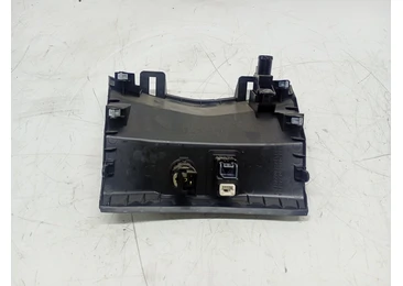 Slot USB 681044cc0a Nissan X-Trail T32 (facelift) (2017 - 2020) - miniatura 2