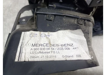 Grila ventilatie bord A9608300654 Mercedes Benz Actros MP4 1 (2011 - 2019) - miniatura 2