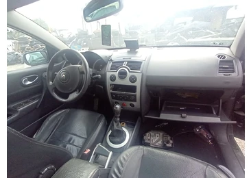 Renault Megane 2 (2002 - 2006) - miniatura 8