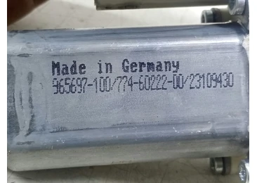 Motoras geam dreapta fata 965697-100 Volkswagen Passat CC 1 (2008 - 2012) CBAA