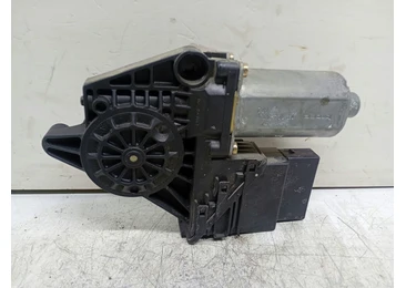 Motoras geam dreapta spate 0130821696 Volkswagen Passat B5.5 (facelift) (2000 - 2005)