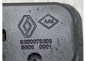 Buton portbagaj 8200070256 Renault Megane 2 (2002 - 2006) - miniatura 3