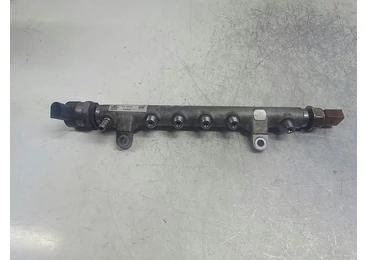 Rampa injectoare 03L130089 Volkswagen Passat B6 (2005 - 2010)