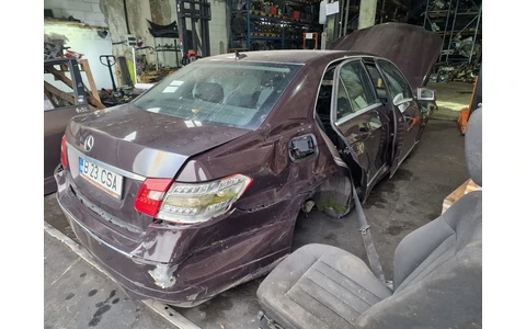 Mercedes Benz E-Class W212 (2009 - 2013) - imagine 2