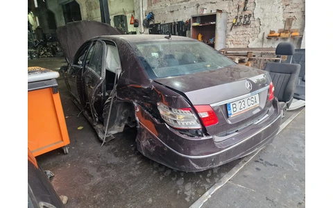 Mercedes Benz E-Class W212 (2009 - 2013) - imagine 1