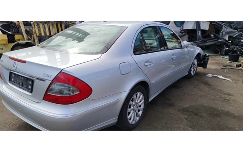 Mercedes Benz E-Class W211/S211 (2002 - 2006) - imagine 2