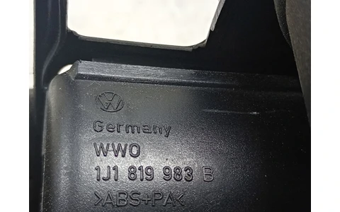 Grila ventilatie bord 1J1819983b Volkswagen Golf 4 (1997 - 2006) - imagine 3