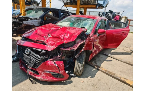 Mazda 3 BM (facelift) (2016 - 2019) - imagine 1
