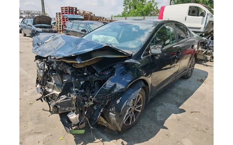 Toyota Avensis 3 T27 (facelift) (2011 - 2015) - imagine 1