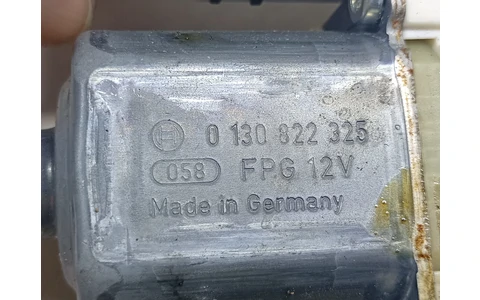 Motoras geam dreapta fata 0130822325 Volkswagen Golf 6 (2008 - 2015) - imagine 4