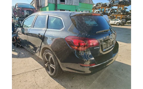Opel Astra J (2009 - 2012) - imagine 1