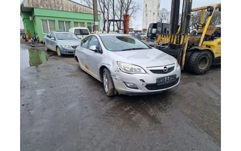 Opel Astra J (2009 - 2012) - imagine 3