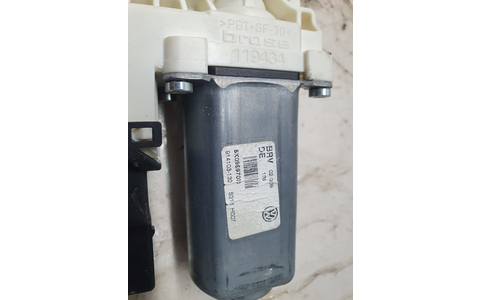 Motoras geam stanga spate 5k0959703c Volkswagen Golf 6 (2008 - 2015) - imagine 3