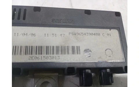 Amplificator antena 9654390480 Peugeot 407 1 (2004 - 2010) - imagine 3