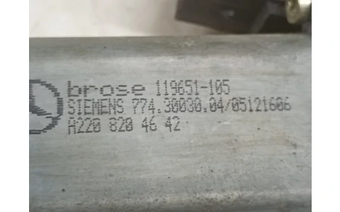 Motoras geam stanga fata a2208204642 Mercedes Benz C-Class W203 (2000 - 2004) - imagine 3