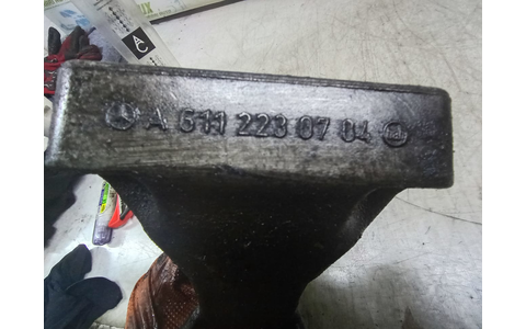 Suport motor a6112230704 Mercedes Benz C-Class W203 (2000 - 2004) - imagine 2