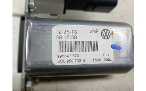 Motoras geam stanga spate 3c0959703b Volkswagen Golf 6 (2008 - 2015) - imagine 3