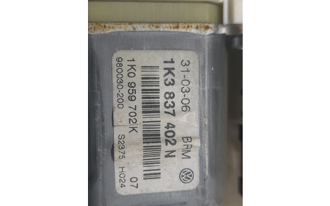 Motoras geam dreapta fata 1k3837402N Volkswagen Golf 5 (2003 - 2009) - imagine 3